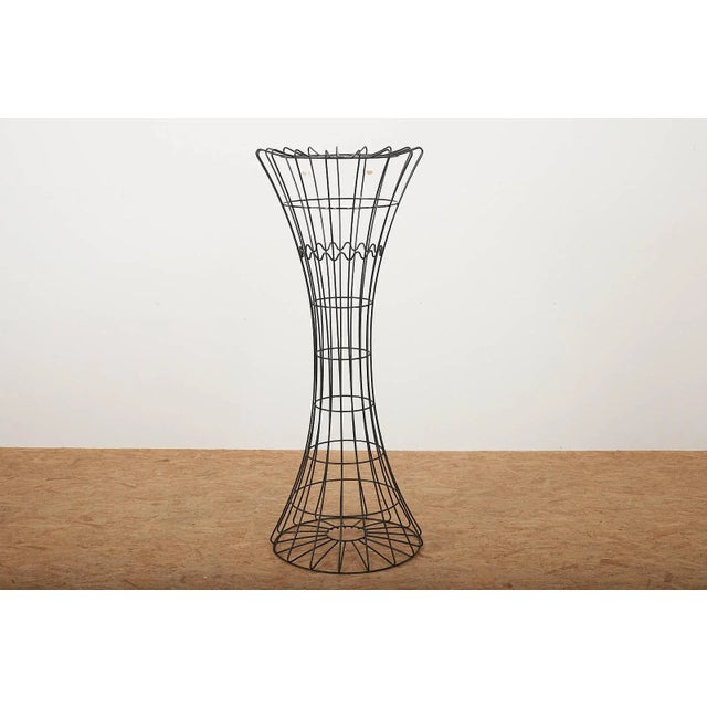 Verner Panton Grey-Silver Powder-Coated Bent Metal Wire Coat Stand by Verner Panton for J. Lüber AG For Sale - Image 4 of 11