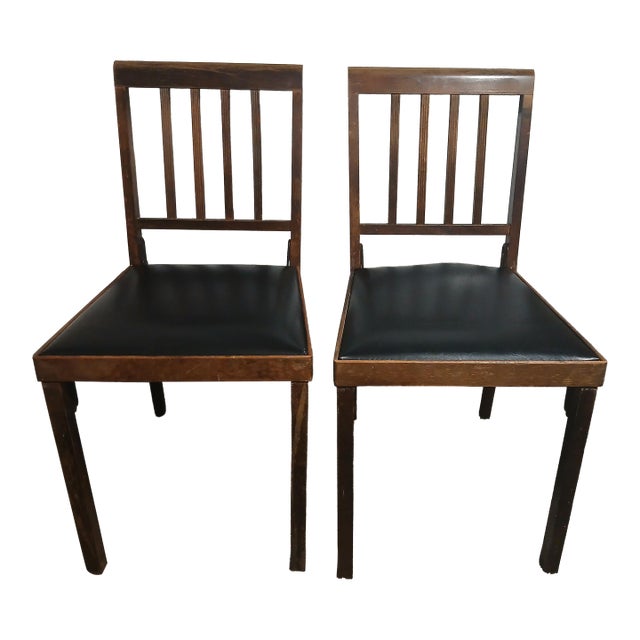 Set of 2 Vintage Airstream Leg-O-Matic Lorraine Pair of Folding Chairs Walnut and Black Vinyl For Sale