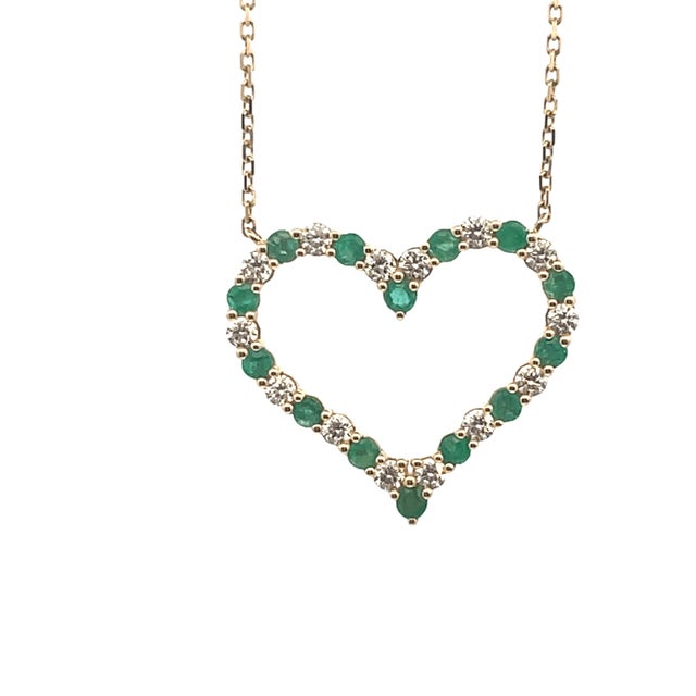 Modern 14k Yellow Gold Heart Necklace With Emeralds and Diamonds For Sale - Image 3 of 10