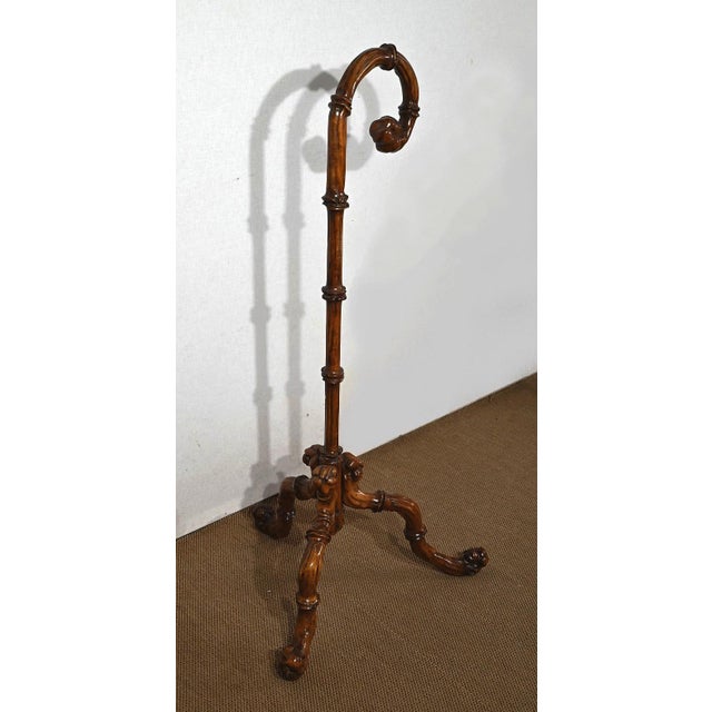 This throw-housing, in patinated linden wood, is molded in the bamboo spirit, which perfected the nodes and between the...