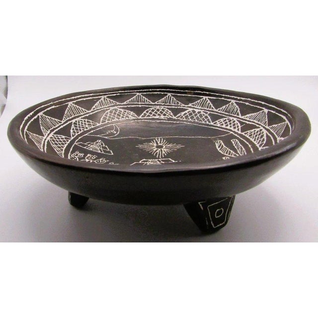 Tribal 1910s Diaguita Black and White Etched Three Footed Ceramic Bowl From Northern Chile For Sale - Image 3 of 11