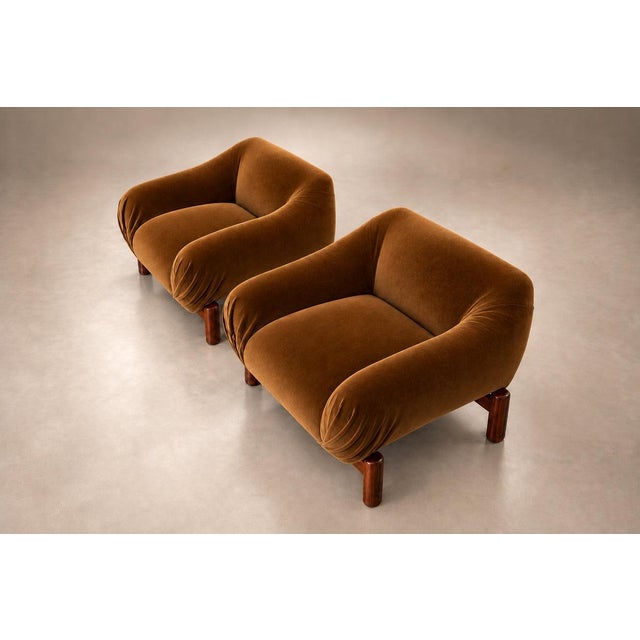 Mid-Century Modern Pair of Brazilian Mid-Century Modern Rosewood Armchairs in Burnished Caramel Mohair by Cimo, 1960s For Sale - Image 3 of 18