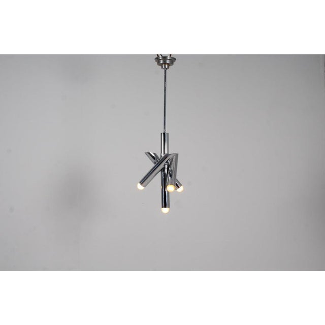 Captivating Space Age suspension lamp in chromed steel tubes with four lights, with three adjustable spots on a fixed...