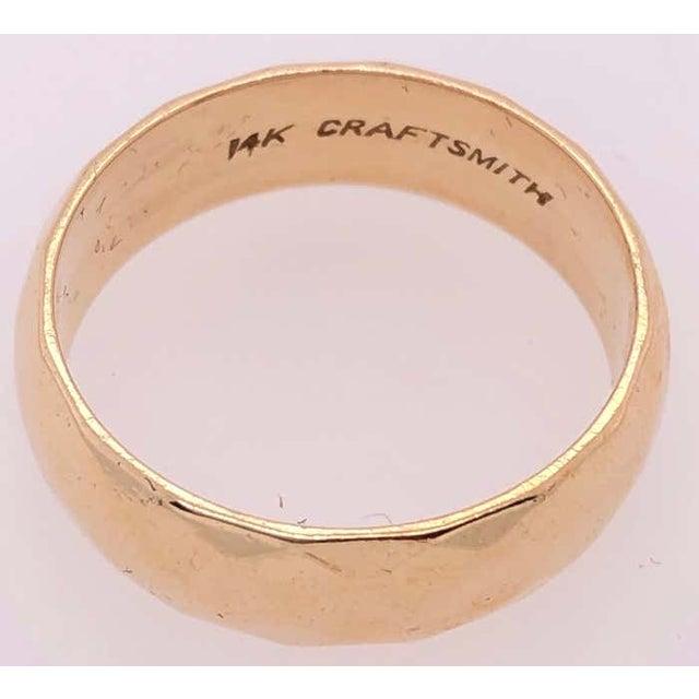14 Karat Yellow Gold Wedding Ring/Band Size 7. 5.1 grams total weight. stamped Craftsmith.