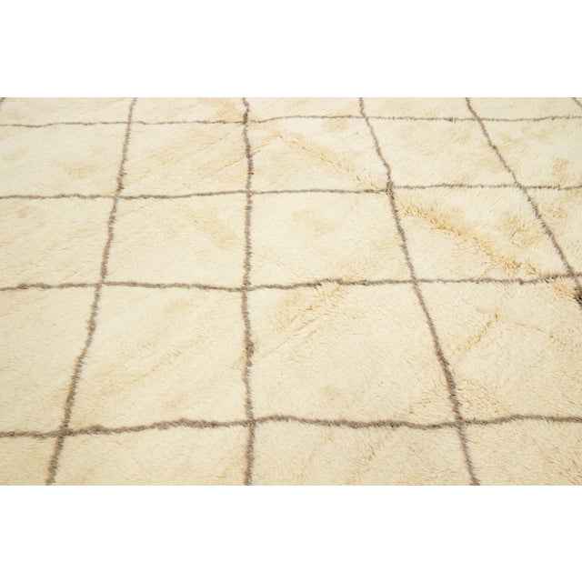 Ivory Oversize Modern Ivory Wool Rug Moroccan Style With Geometric Pattern For Sale - Image 8 of 10