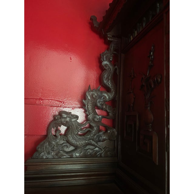 Early 20th Century Profusely Carved, Rosewood Display Cabinet in the Orientalist Style For Sale - Image 4 of 8