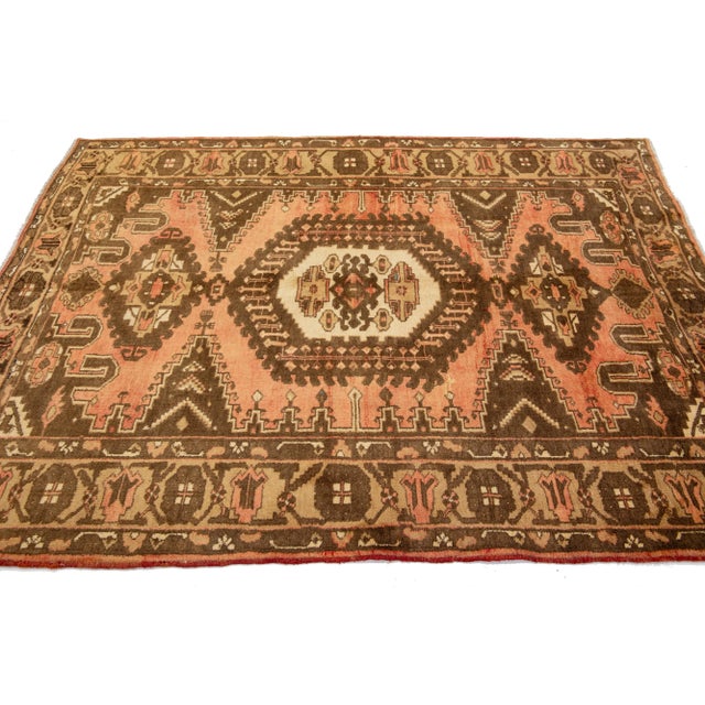 1960s Hanmadan Wool Rug With Medallion Motif in Peach Color For Sale In New York - Image 6 of 7
