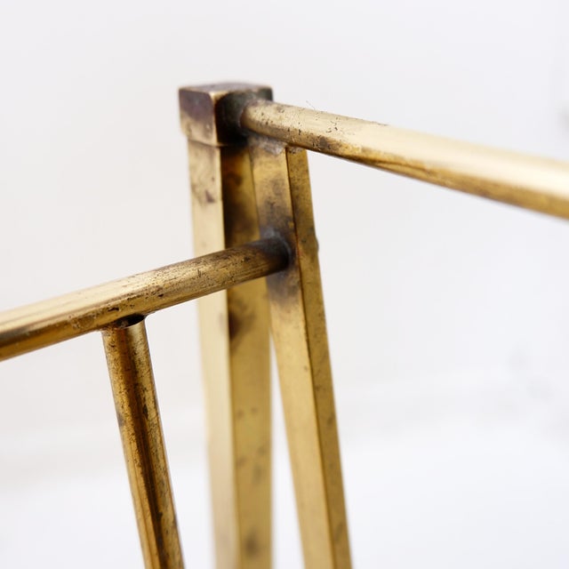 Hollywood Regency - Vintage - Design Measures : 42x23,5cm - H : 38cm Neoclassical-style magazine rack in gilt brass,...