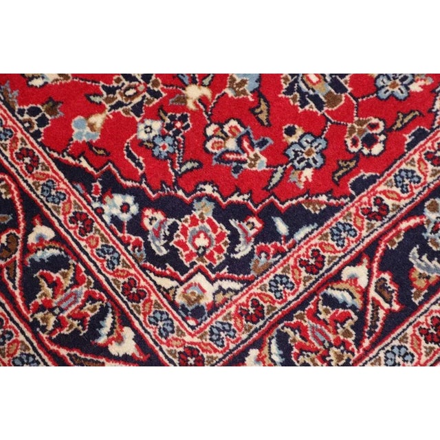 Kashan Rug in Hand-Knotted Wool For Sale - Image 6 of 11