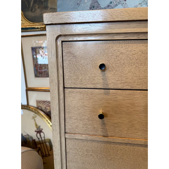 United Furniture Corporation 1940s United Furniture Blonde Mahogany Dresser 1940s Five Drawer Chest Black Lucite Hardware For Sale - Image 4 of 10