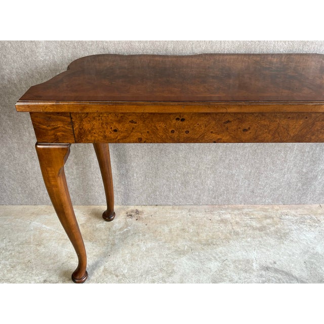 Late 20th Century Hekman Georgian Style Burlwood Console Table With Drawer For Sale - Image 12 of 12