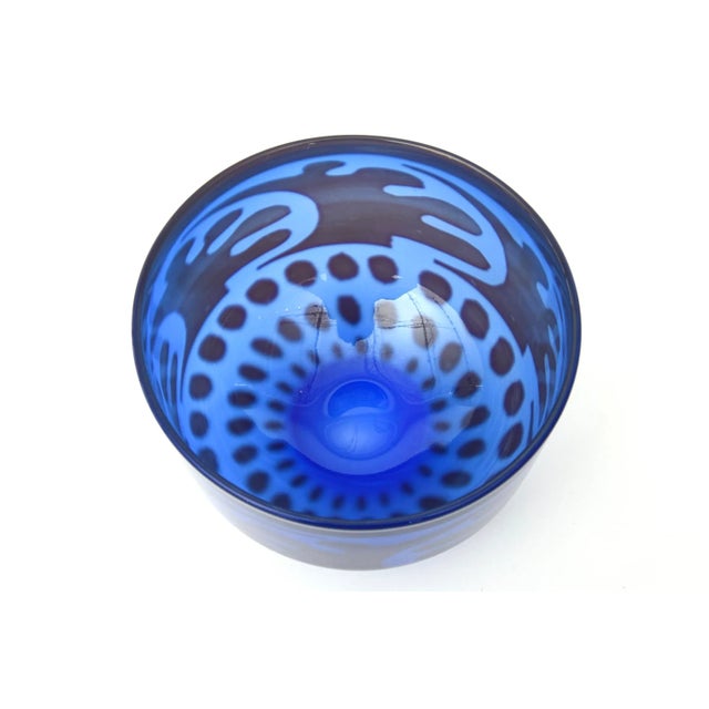 Vintage Swedish Signed Abstract Blue Glass Bowl by Gunnar Cryen Graal, for Orrefors, Cobalt Blue For Sale In Miami - Image 6 of 11