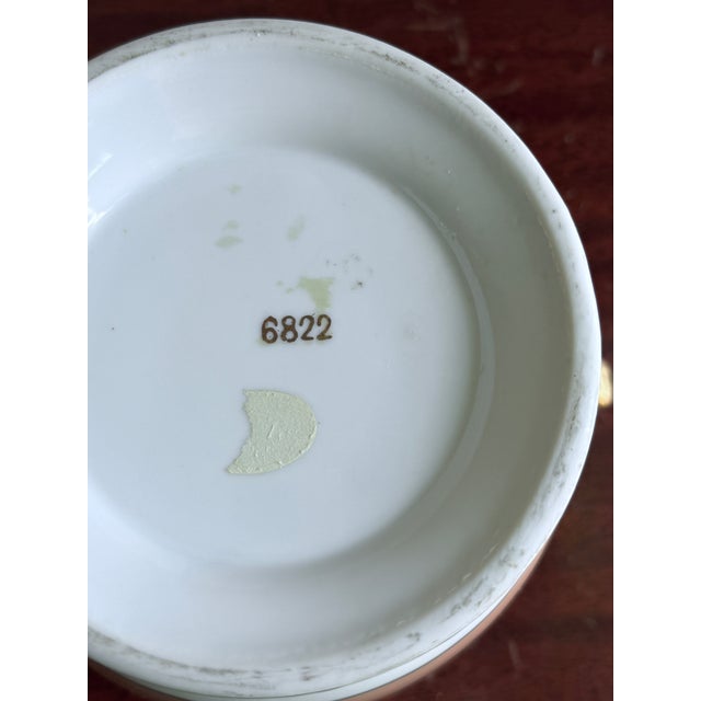 Ceramic Fitz & Floyd Versailles Shell Peach Cachepot With Gold Trim and Handles For Sale - Image 7 of 8