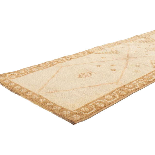 ​53700 Vintage Turkish Oushak Rug, 02'07 x 06'10. ​Modern Southwest meets windswept appeal in this hand knotted wool...
