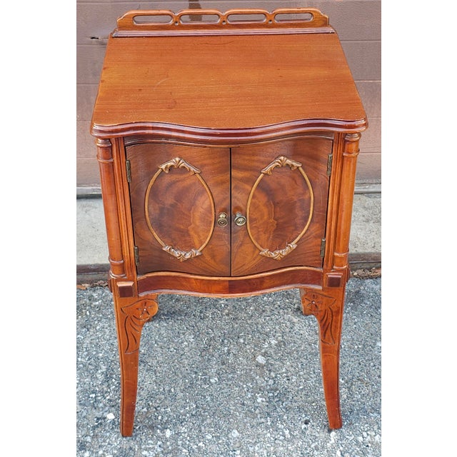 French Mid 20th Century French Louis XVI Style Mahogany Galleried Side Cabinet For Sale - Image 3 of 8
