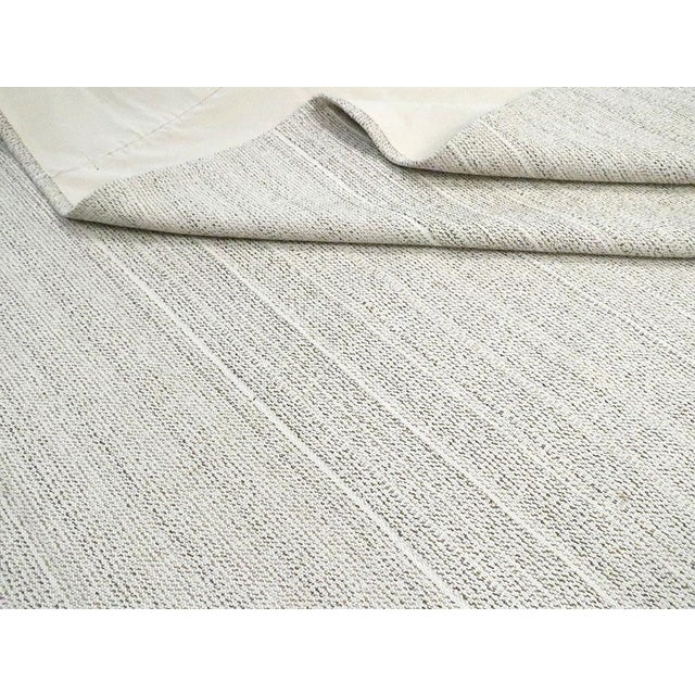 Galerie Shabab Collection Mid-20th Century Handmade Turkish Flatweave Kilim Room Size Carpet in White For Sale - Image 9 of 9