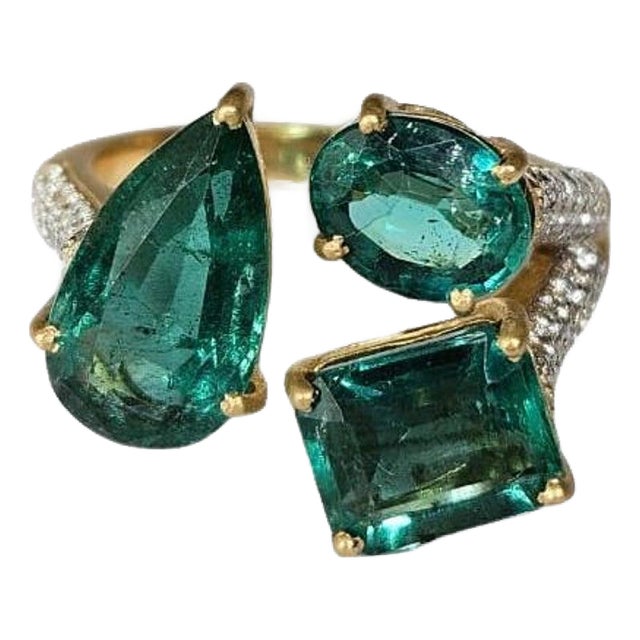 Set in 18k Matte Gold, 5.90 Carats Zambian Emerald & Diamonds Three Stone Ring, Size 6.5 For Sale