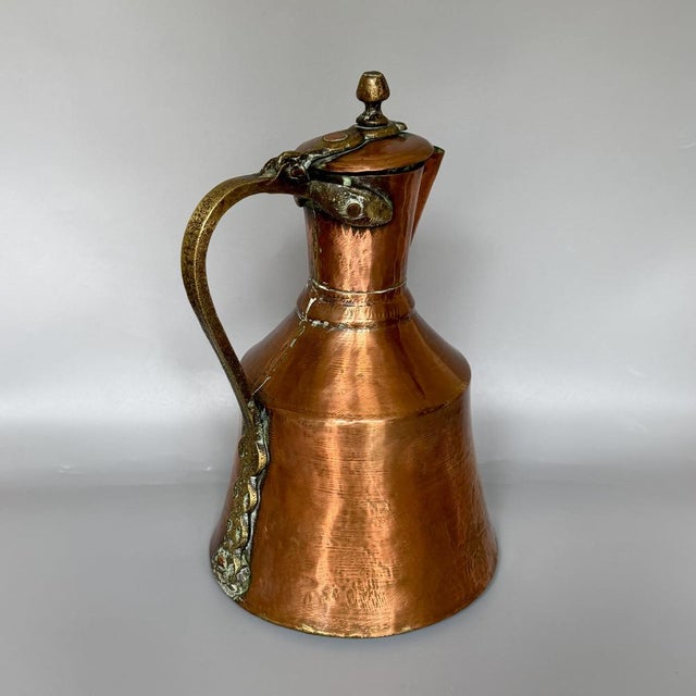 Georgian copper flagon antique hand-hammered water jug with lid and brass mounts, english country house copperware a...