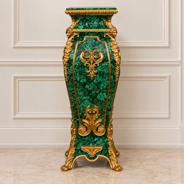 Make a dramatic statement with this French Rococo-style decorative pedestal, featuring a rich green marbleized finish...