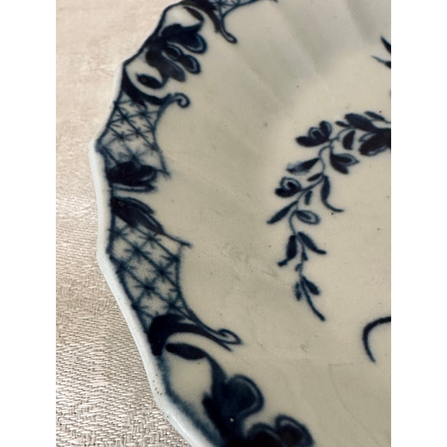 Antique Worcester Hollow Rock Lily Fluted Dish, 18th Century For Sale In Boston - Image 6 of 16