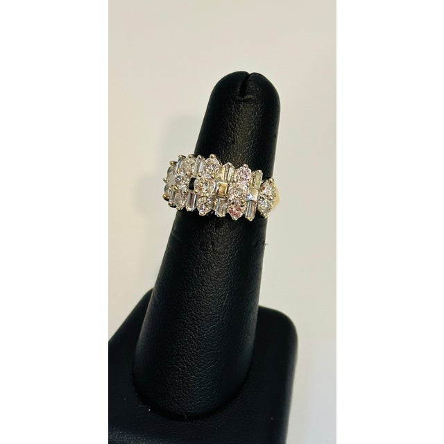 Metal 2.8 Carat Round & Baguettes Diamond Ring in 14 Karat White Gold Size 6 For Sale - Image 7 of 18