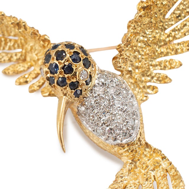Gender: Ladies Metal Type: 18K Yellow Gold Length: 1.50 inches Width: 1.75 inches Weight: 10.82 grams Lady's 18K yellow...