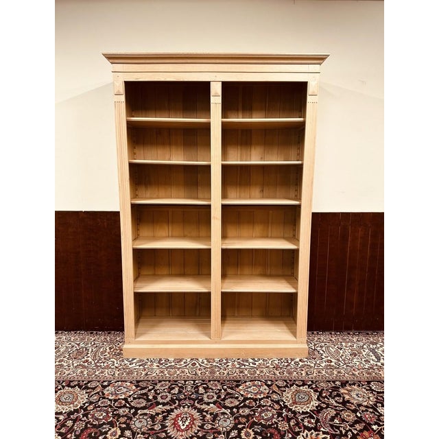 English Country Pale Oak Bookcase, in Very Good conditions. Designed 1970 to 1979