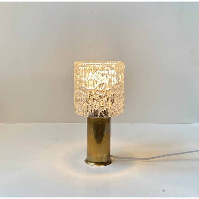 A small yet stylish table lamp originally made for the tables at restaurants and bars with dim/weak lighting. It features...