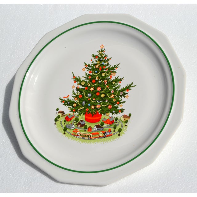 Adam Pfaltzgraff 1980s Christmas Heritage Collectible Dinnerplate 10 Inches Diameter by Pfaltzgraff For Sale - Image 4 of 13
