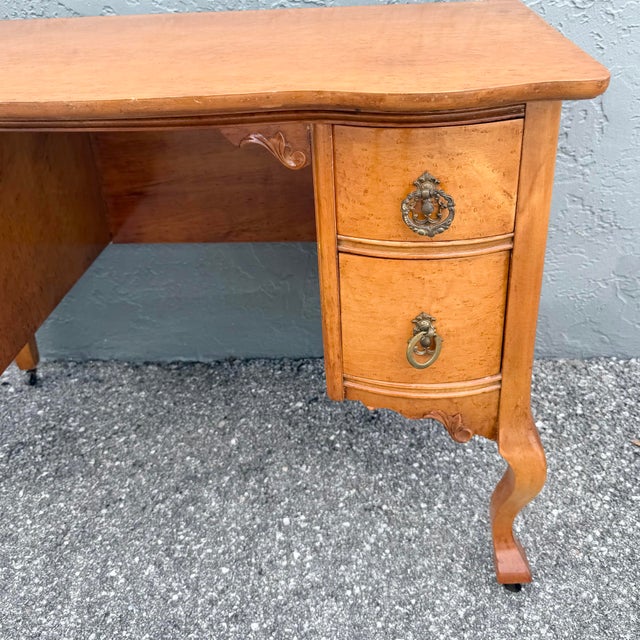 Early 20th Century Antique Queen Anne Style Birds Eye Maple Vanity Low Desk For Sale - Image 5 of 10
