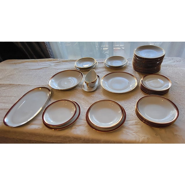 Mid-Century Modern Sologne Porcelain Dinner Service with Fine Gold Decoration, France, Set of 38 For Sale - Image 3 of 13