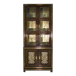 1970s Vintage Mastercraft William Doezema Burled Amboyna Wood and Brass Curio Display Cabinet For Sale