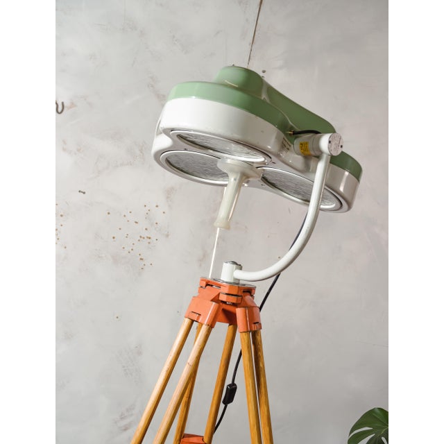 White and Green Operating Hospital Floor Spotlight by Heraeus Hanaulux, London, 1990s For Sale - Image 4 of 18