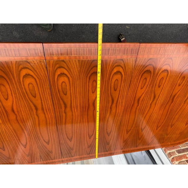 Vintage George III Style Cross-Banded Top Double Pedestal Inlaid Dining Table With Leaves For Sale - Image 9 of 17