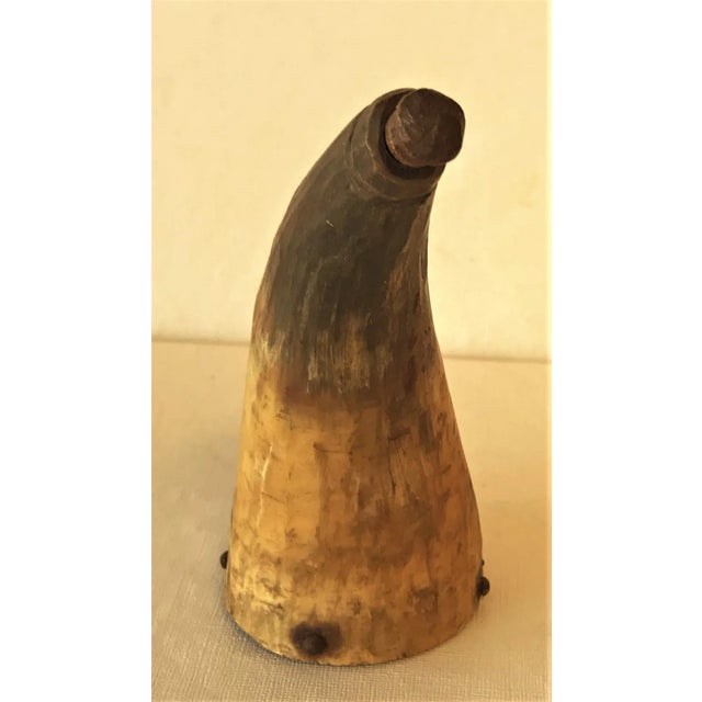 Native American Early 19th Century Gun Powder Horn With Original Carved Pin For Sale - Image 3 of 12