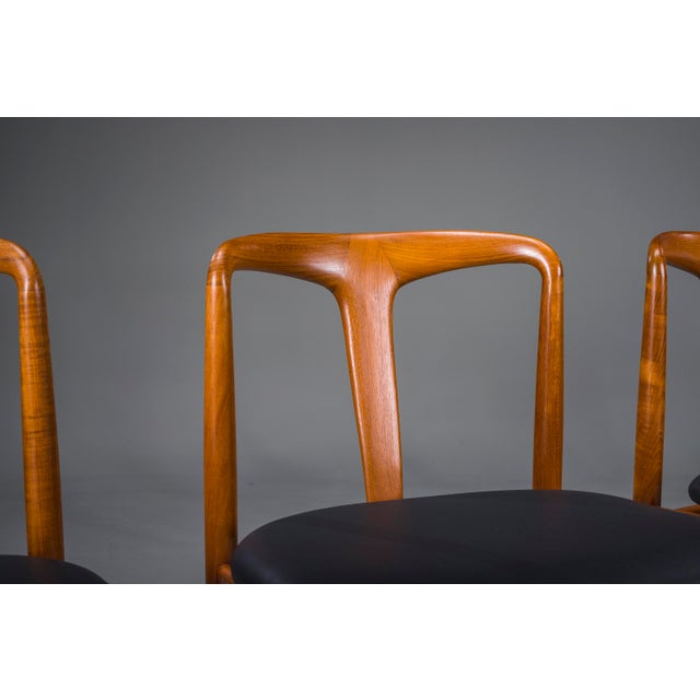 Uldum Møbelfabrik Juliane Dining Chairs in Teak and Black Leather by Johannes Andersen for Uldum Møbelfabrik, Denmark, 1960s, Set of 6 For Sale - Image 4 of 18