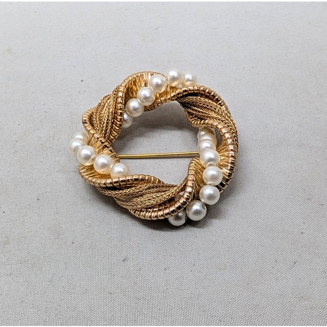 Metal Vintage 1960s Signed Napier Goldtone Faux-Pearl Wrapped Circle Brooch For Sale - Image 7 of 7