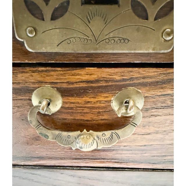 Early 20th Century Antique Japanese Meiji or Taishō Era Brass Mounted Wooden Vanity Box Jewelry Chest For Sale - Image 5 of 12
