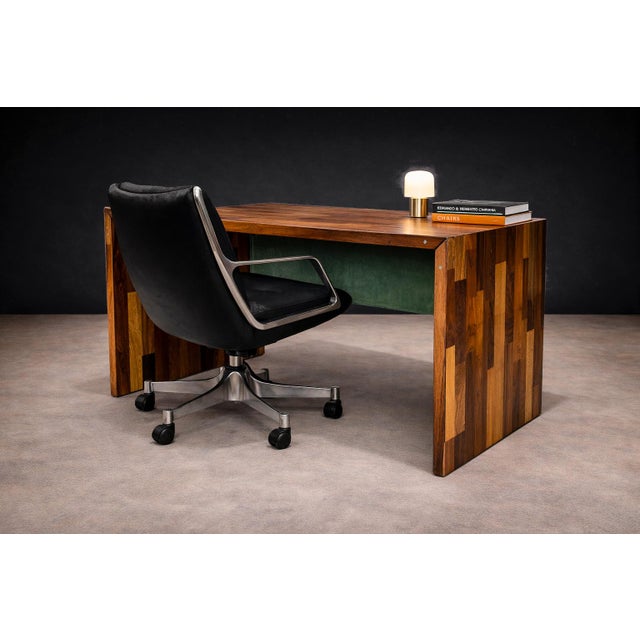 Designed by Jorge Zalszupin (1922–2020) and produced by L’Atelier in São Paulo, this foldable desk reflects the designer’s...
