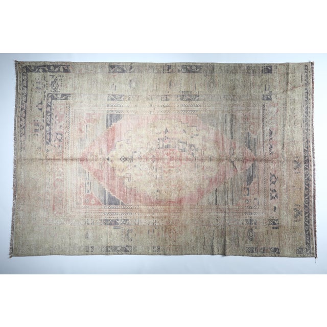 Vintage Turkish Oushak Rug – Faded Beauty in Earthy Tones This vintage hand-knotted Oushak rug is a soulful expression of...