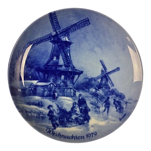 Vintage Wall-Mounted Porcelain Decorative Plate – "Christmas Eve" For Sale