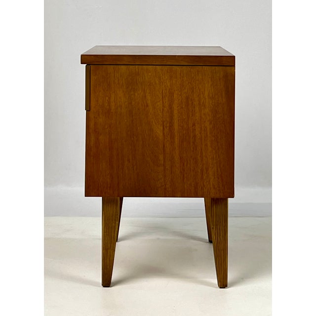 Wood Mid-Century Modern Bassett "Zenith" Series Walnut Nightstand With Sculpted Geometric Pull For Sale - Image 7 of 13