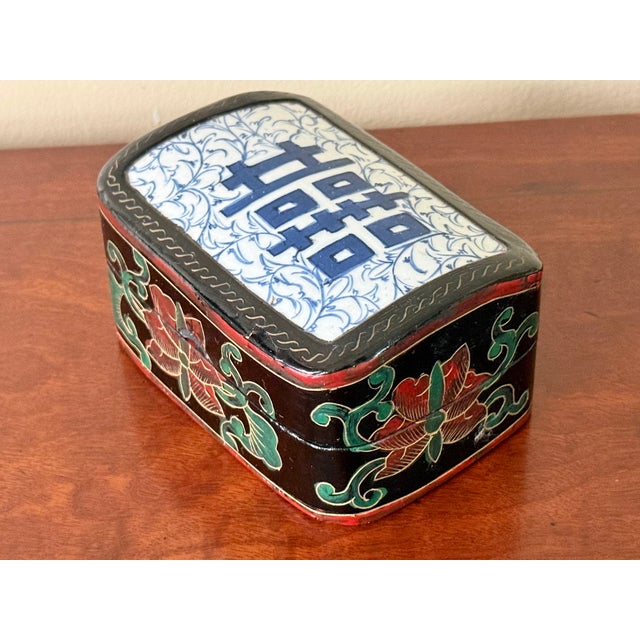 Mid 20th Century Porcelain Shard Lacquered Wood Trinket Box For Sale - Image 4 of 8