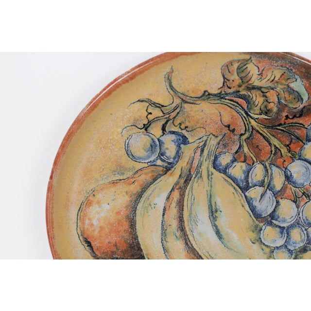 1980s Signed Capelo Mexican Pottery Plate | Guanajuato Majolica Fruit Still Life For Sale - Image 4 of 10