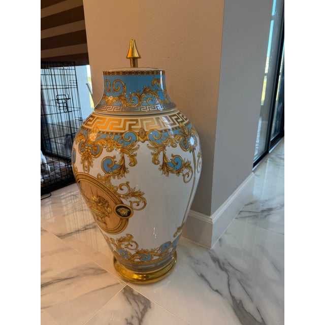 Modern Versace Prestige Gala Bleu Decklevase 76 Cm For Sale - Image 3 of 7