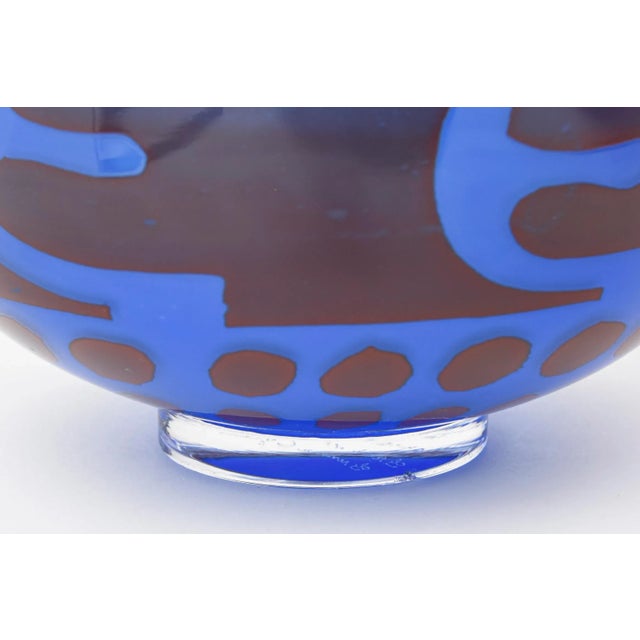 Mid-Century Modern Vintage Swedish Signed Abstract Blue Glass Bowl by Gunnar Cryen Graal, for Orrefors, Cobalt Blue For Sale - Image 3 of 11
