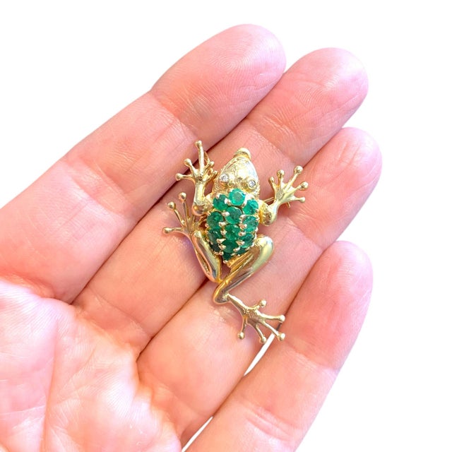 Metal Vintage 14k Yellow Gold Emerald Frog Pendant Brooch For Sale - Image 7 of 8