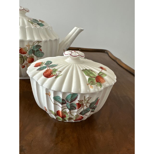 1950s Copeland Spode Strawberry Pattern Tea Pot, Sugar and Creamer Set- 3 Pieces For Sale In Louisville - Image 6 of 18