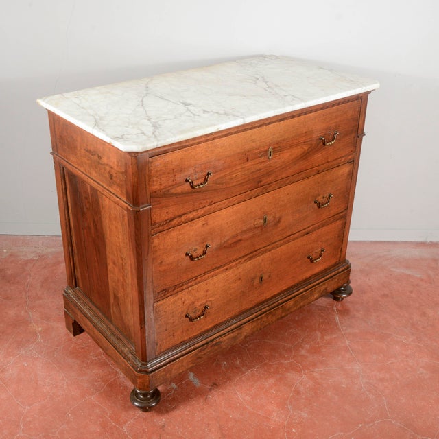 Three-Drawer Walnut Chest of Drawers with White Marble Top, 1800s For Sale - Image 17 of 18