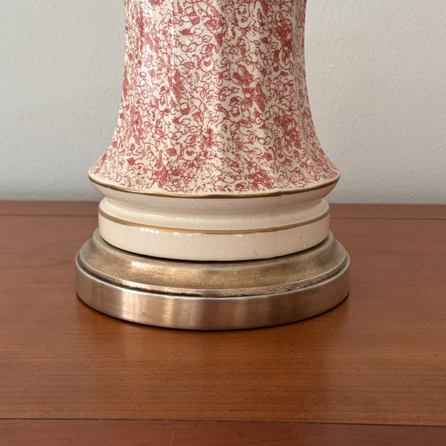Ceramic Vintage Mid-Century Tall Ceramic Pink Floral Toile Pattern Lamp W/ Gold Accents For Sale - Image 7 of 10